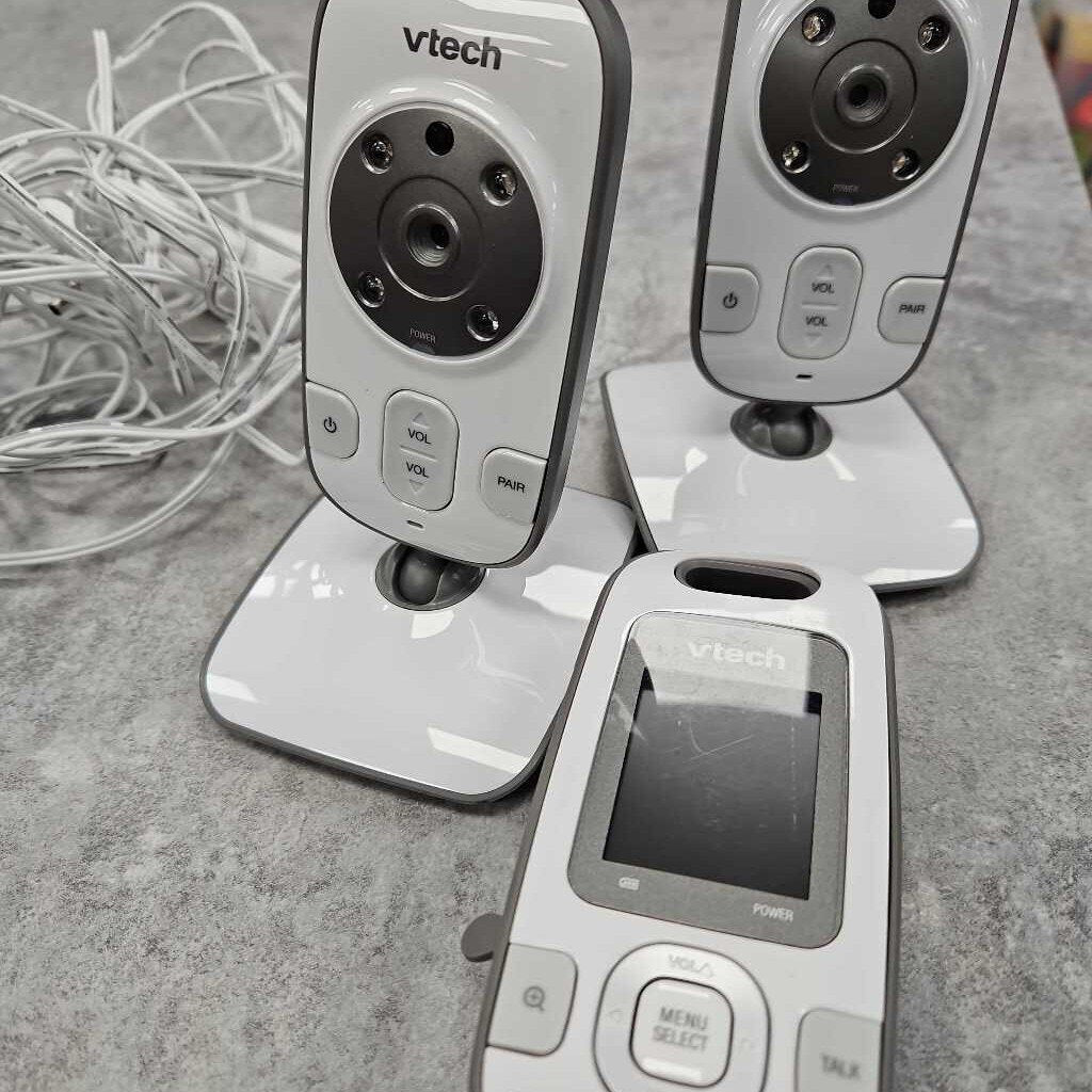 BABY MONITOR W/2 CAMERAS - PARENT CONTROL NEEDS TO STAY PLUGED IN
